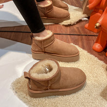 Load image into Gallery viewer, Anti-skid Sheepskin Snow Boots